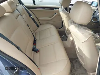2005 BMW 3 Series 325i with VIN WBAET37445NJ85538, listed as a IAAI auction lot 41872686 with 121,237 mi miles. Bid and sale history available at carsss.com. Image 8.