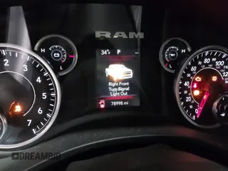 2020 Ram 1500 Big Horn z VIN 1C6SRFFT7LN218907, wystawiony jako IAAI lot #41608010 z przebiegiem 78 998 mil mil oraz . Historia ofert i sprzedaży dostępna na DreamBid. Obrazek 7.