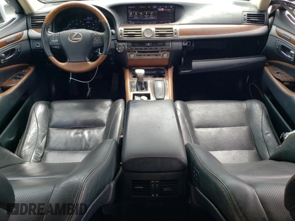 2015 Lexus LS 460 z VIN JTHCL5EF3F5025404, wystawiony jako Copart lot #54346465 z przebiegiem 150 364 mil mil oraz Czysty tytuł • Clean title. Historia ofert i sprzedaży dostępna na DreamBid. Obrazek 8.