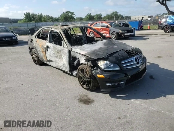 2013 Mercedes-Benz C 300 Sport z VIN WDDGF8AB9DR291570, wystawiony jako Copart lot #57833335 z przebiegiem Nie podano mil oraz Nie do naprawy • Non repairable. Historia ofert i sprzedaży dostępna na DreamBid. Obrazek 12.