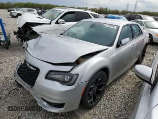 2020 Chrysler 300 S z VIN 2C3CCABG6LH175443, wystawiony jako Copart lot #51345905 z przebiegiem 51 904 mil mil oraz Szkody całkowita. Historia ofert i sprzedaży dostępna na DreamBid. Obrazek 1.