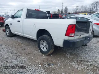 2019 Ram 1500 Tradesman z VIN 3C6JR6DG2KG705859, wystawiony jako IAAI lot #41716700 z przebiegiem 128 721 mil mil oraz . Historia ofert i sprzedaży dostępna na DreamBid. Obrazek 3.