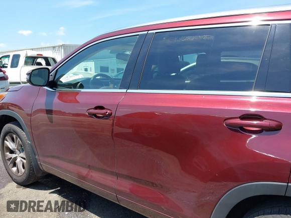 2015 Toyota Highlander XLE z VIN 5TDJKRFH3FS200862, wystawiony jako IAAI lot #42435728 z przebiegiem 100 821 mil mil oraz . Historia ofert i sprzedaży dostępna na DreamBid. Obrazek 14.