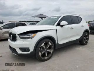 2019 Volvo XC40 Momentum z VIN YV4AC2HK9K2140825, wystawiony jako Copart lot #59937424 z przebiegiem 24 610 mil mil oraz Szkody całkowita. Historia ofert i sprzedaży dostępna na DreamBid. Obrazek 1.