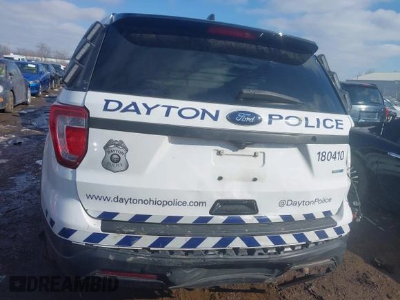 2018 Ford Police Interceptor Utility z VIN 1FM5K8AR8JGB93126, wystawiony jako IAAI lot #41642960 z przebiegiem 64 650 mil mil oraz . Historia ofert i sprzedaży dostępna na DreamBid. Obrazek 17.