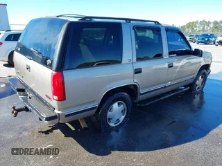 1998 GMC Yukon with VIN 1GKEK13R4WJ725608, listed as a IAAI auction lot 41596559 with 323,141 mi miles. Bid and sale history available at carsss.com. Image 4.