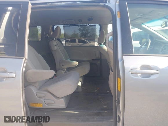 2013 Toyota Sienna LE AAS with VIN 5TDKK3DCXDS369976, listed as a IAAI auction lot 42161009 with 183,408 mi miles. Bid and sale history available at carsss.com. Image 8.