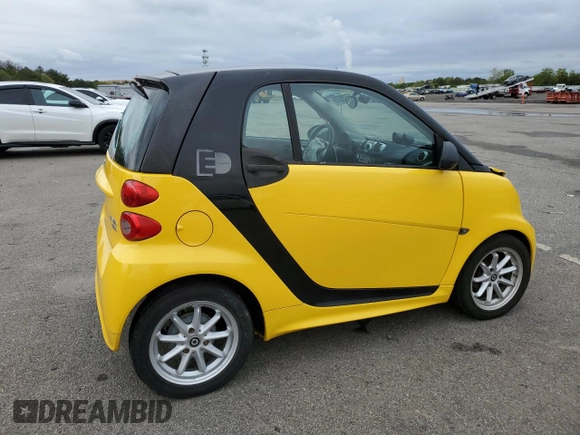 2015 Smart fortwo Passion with VIN WMEEJ9AA5FK831751, listed as a Copart auction lot 58025575 with 55,512 mi miles and Salvage title. Bid and sale history available at DreamBid. Image 3.