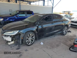 2015 Chrysler 200 S z VIN 1C3CCCBGXFN517760, wystawiony jako Copart lot #57690755 z przebiegiem 93 152 mil mil oraz Szkody całkowita. Historia ofert i sprzedaży dostępna na DreamBid. Obrazek 1.