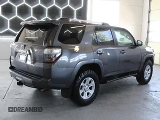 2019 Toyota 4Runner SR5 z VIN JTEBU5JR4K5733967, wystawiony jako Copart lot #59749215 z przebiegiem 42 467 mil mil oraz Szkoda całkowita • Salvage title. Historia ofert i sprzedaży dostępna na DreamBid. Obrazek 3.