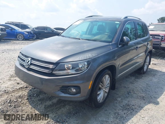 2014 Volkswagen Tiguan SE z VIN WVGAV3AX0EW576108, wystawiony jako IAAI lot #42405804 z przebiegiem 117 530 mil mil oraz . Historia ofert i sprzedaży dostępna na DreamBid. Obrazek 2.