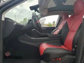 2024 Tesla Model Y z VIN 7SAYGDED4RA331714, wystawiony jako Copart lot #57043915 z przebiegiem Nie podano mil oraz Szkoda całkowita • Salvage title. Historia ofert i sprzedaży dostępna na DreamBid. Obrazek 7.