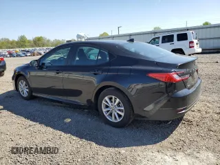 2025 Toyota Camry LE z VIN 4T1DAACK9SU117570, wystawiony jako Copart lot #54975145 z przebiegiem 2385 mil mil oraz Szkoda całkowita • Salvage title. Historia ofert i sprzedaży dostępna na DreamBid. Obrazek 2.