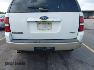 2006 Ford Explorer Eddie Bauer z VIN 1FMEU64E76UA20438, wystawiony jako IAAI lot #42447279 z przebiegiem 215 858 mil mil oraz . Historia ofert i sprzedaży dostępna na DreamBid. Obrazek 14.