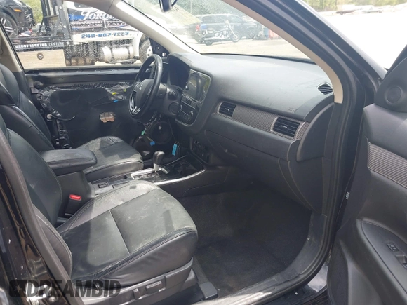 2019 Mitsubishi Outlander SE with VIN JA4AD3A32KZ014039, listed as a IAAI auction lot 42106096 with 179,359 mi miles and . Bid and sale history available at DreamBid. Image 5.