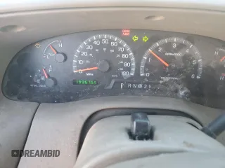 2000 Ford Expedition XLT with VIN 1FMRU15LXYLB33052, listed as a Copart auction lot 43271215 with 199,675 mi miles and Salvage Title. Bid and sale history available at carsss.com. Image 9.