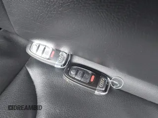 2013 Audi A4 Premium z VIN WAUAFAFL1DN033539, wystawiony jako IAAI lot #41936192 z przebiegiem 128 088 mil mil oraz . Historia ofert i sprzedaży dostępna na DreamBid. Obrazek 11.