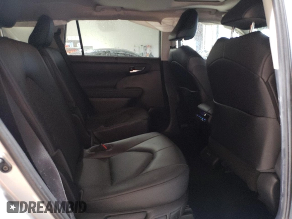 2022 Toyota Highlander XLE with VIN 5TDGZRBH6NS163543, listed as a Copart auction lot 57796635 with 26,011 mi miles and Salvage title. Bid and sale history available at DreamBid. Image 11.