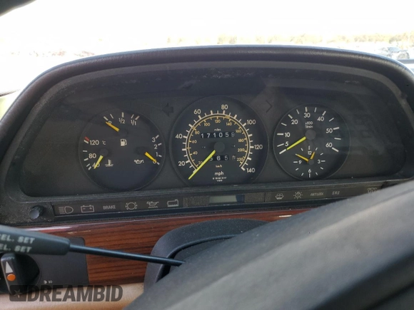 1987 Mercedes-Benz 300 SDL z VIN WDBCB25D5HA307716, wystawiony jako Copart lot #78031434 z przebiegiem 171 059 mil mil oraz Szkoda całkowita • Salvage title. Historia ofert i sprzedaży dostępna na DreamBid. Obrazek 9.