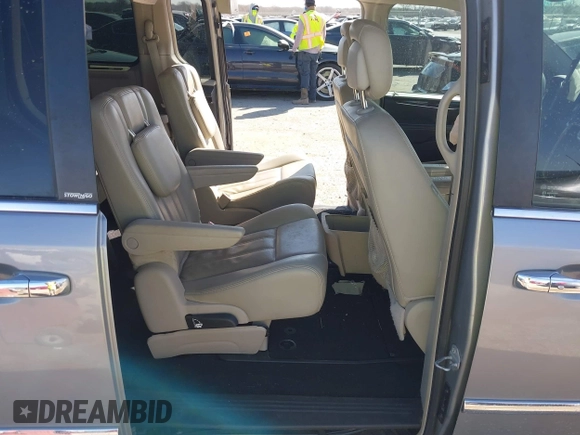 2014 Chrysler Town & Country Touring-L with VIN 2C4RC1CG7ER234517, listed as a IAAI auction lot 41824484 with 190,245 mi miles. Bid and sale history available at carsss.com. Image 8.