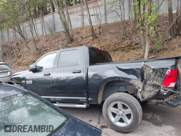 2017 Ram 1500 Express z VIN 3C6RR7KT3HG705029, wystawiony jako IAAI lot #42199557 z przebiegiem 98 229 mil mil oraz . Historia ofert i sprzedaży dostępna na DreamBid. Obrazek 14.