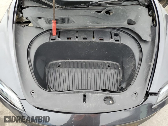2024 Tesla Model 3 z VIN 5YJ3E1EA6RF773141, wystawiony jako Copart lot #61399385 z przebiegiem 9 245 mil mil oraz Szkoda całkowita • Salvage title. Historia ofert i sprzedaży dostępna na DreamBid. Obrazek 11.