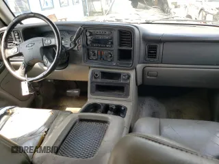 2003 Chevrolet Suburban Z71 with VIN 3GNFK16Z33G268595, listed as a Copart auction lot 66014724 with 297,782 mi miles and Salvage Title. Bid and sale history available at carsss.com. Image 8.