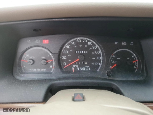 2005 Ford Crown Victoria LX with VIN 2FAFP74W85X136047, listed as a Copart auction lot 82915244 with 155,495 mi miles and Non Repairable. Bid and sale history available at carsss.com. Image 9.