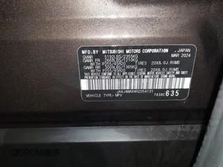 2024 Mitsubishi Outlander SEL z VIN JA4J4WA84RZ054131, wystawiony jako IAAI lot #41555718 z przebiegiem 17 559 mil mil oraz . Historia ofert i sprzedaży dostępna na DreamBid. Obrazek 9.