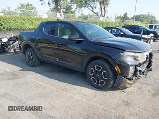 2022 Hyundai Santa Cruz SEL z VIN 5NTJBDAE2NH002795, wystawiony jako IAAI lot #42613110 z przebiegiem 61 831 mil mil oraz . Historia ofert i sprzedaży dostępna na DreamBid. Obrazek 1.