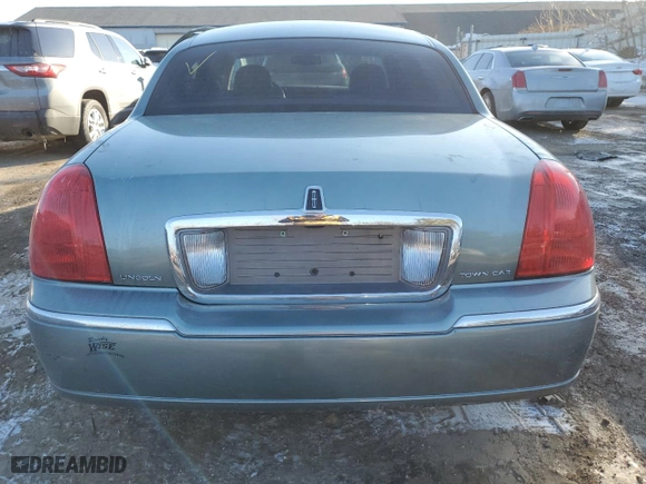 2006 Lincoln Town Car Signature Limited with VIN 1LNHM82VX6Y616177, listed as a Copart auction lot 44351915 with 92,583 mi miles and Clean Title. Bid and sale history available at carsss.com. Image 6.