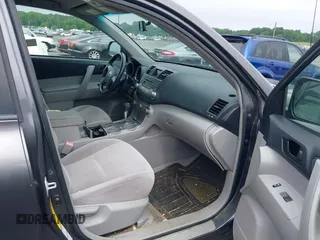 2009 Toyota Highlander z VIN JTEES41A292122256, wystawiony jako IAAI lot #42466861 z przebiegiem 271 867 mil mil oraz . Historia ofert i sprzedaży dostępna na DreamBid. Obrazek 5.