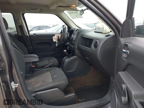 2015 Jeep Patriot Altitude Edition with VIN 1C4NJPBA3FD419477, listed as a IAAI auction lot 41878058 with 174,652 mi miles. Bid and sale history available at carsss.com. Image 5.