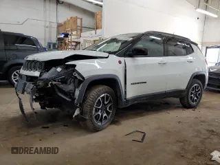 2025 Jeep Compass Trailhawk with VIN 3C4NJDDN8ST529024, listed as a Copart auction lot 61383465 with 4,233 mi miles and Salvage title. Bid and sale history available at DreamBid. Image 1.