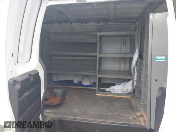 2017 Chevrolet Express Cargo z VIN 1GCWGBFF4H1289693, wystawiony jako IAAI lot #42310038 z przebiegiem 152 692 mil mil oraz . Historia ofert i sprzedaży dostępna na DreamBid. Obrazek 8.