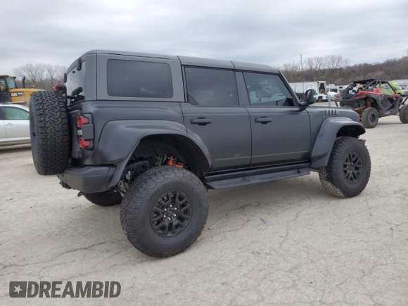 2024 Ford Bronco Raptor z VIN 1FMEE0RR1RLA48137, wystawiony jako Copart lot #87255664 z przebiegiem 1 974 mil mil oraz Szkoda całkowita • Salvage title. Historia ofert i sprzedaży dostępna na DreamBid. Obrazek 3.