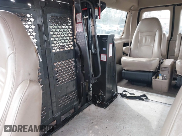 2002 Ford Econoline Passenger XL with VIN 1FMRE11L82HA83636, listed as a IAAI auction lot 41718025 with 153,581 mi miles and . Bid and sale history available at DreamBid. Image 8.