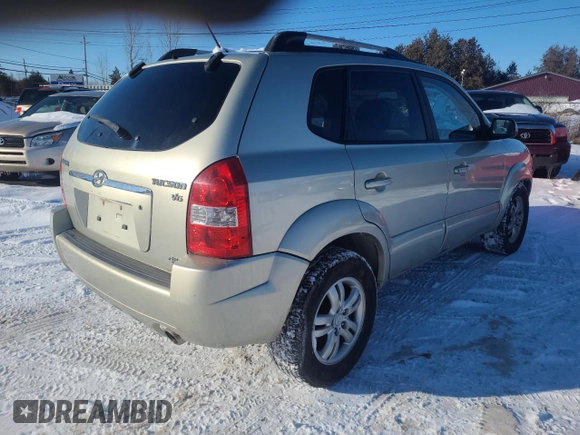 2008 Hyundai Tucson GL with VIN KM8JM72D98U814956, listed as a Copart auction lot 42774255 with 268,115 mi miles and Clean Title. Bid and sale history available at carsss.com. Image 4.