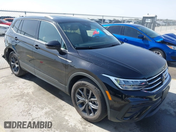 2024 Volkswagen Tiguan SE with VIN 3VV3B7AX5RM027024, listed as a IAAI auction lot 41801265 with 8,101 mi miles and . Bid and sale history available at DreamBid. Image 1.