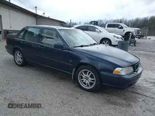 2000 Volvo S70 с VIN YV1LS56D0Y2666445, выставлен на аукционе IAAI как лот 41211138 с пробегом 291 191 миль миль и . История ставок и продаж доступна на DreamBid. Изображение 1.