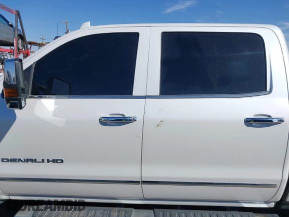 2019 GMC Sierra 2500HD Denali with VIN 1GT12SEY8KF139611, listed as a IAAI auction lot 41641028 with 69,776 mi miles. Bid and sale history available at carsss.com. Image 14.