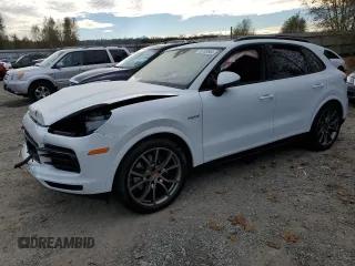 2021 Porsche Cayenne E-Hybrid Hybrid z VIN WP1AE2AY8MDA24095, wystawiony jako Copart lot #73733544 z przebiegiem 36 913 mil mil oraz Szkoda całkowita • Salvage title. Historia ofert i sprzedaży dostępna na DreamBid. Obrazek 1.