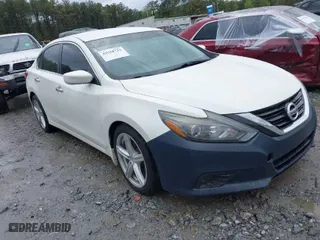 2018 Nissan Altima 2.5 S with VIN 1N4AL3AP5JC190800, listed as a IAAI auction lot 41918723 with 197,884 mi miles. Bid and sale history available at carsss.com. Image 1.