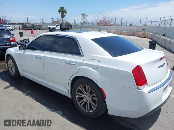 2016 Chrysler 300 C z VIN 2C3CCAEG3GH212241, wystawiony jako IAAI lot #42131477 z przebiegiem 179 973 mil mil oraz . Historia ofert i sprzedaży dostępna na DreamBid. Obrazek 3.
