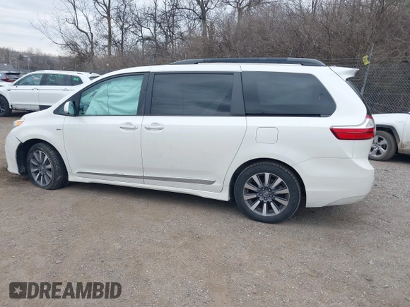 2018 Toyota Sienna XLE with VIN 5TDDZ3DC3JS197113, listed as a IAAI auction lot 41622680 with 70,308 mi miles. Bid and sale history available at carsss.com. Image 15.