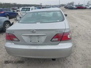 2002 Lexus ES 300 with VIN JTHBF30G425002375, listed as a IAAI auction lot 42031737 with 160,562 mi miles. Bid and sale history available at carsss.com. Image 17.