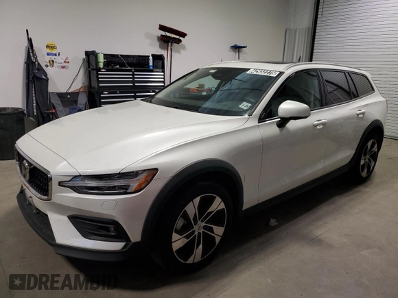 2024 Volvo V60 Plus with VIN YV4L12WY6R2136392, listed as a Copart auction lot 42932275 with 8,443 mi miles and Salvage title. Bid and sale history available at DreamBid. Image 1.