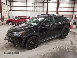 2018 Toyota RAV4 XLE с VIN 2T3RFREVXJW721812, выставлен на аукционе IAAI как лот 42358506 с пробегом 100 777 миль миль и . История ставок и продаж доступна на DreamBid. Изображение 2.