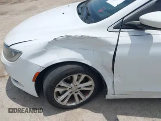 2015 Chrysler 200 Limited с VIN 1C3CCCABXFN602619, выставлен на аукционе IAAI как лот 42406804 с пробегом 141 277 миль миль и . История ставок и продаж доступна на DreamBid. Изображение 6.