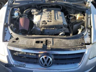 2004 Volkswagen Touareg z VIN WVGBC67L94D021426, wystawiony jako Copart lot #44059535 z przebiegiem 148 887 mil mil oraz Czysty tytuł • Clean title. Historia ofert i sprzedaży dostępna na DreamBid. Obrazek 12.